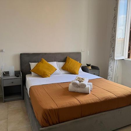 Hotel Raynova Roma Esterno foto