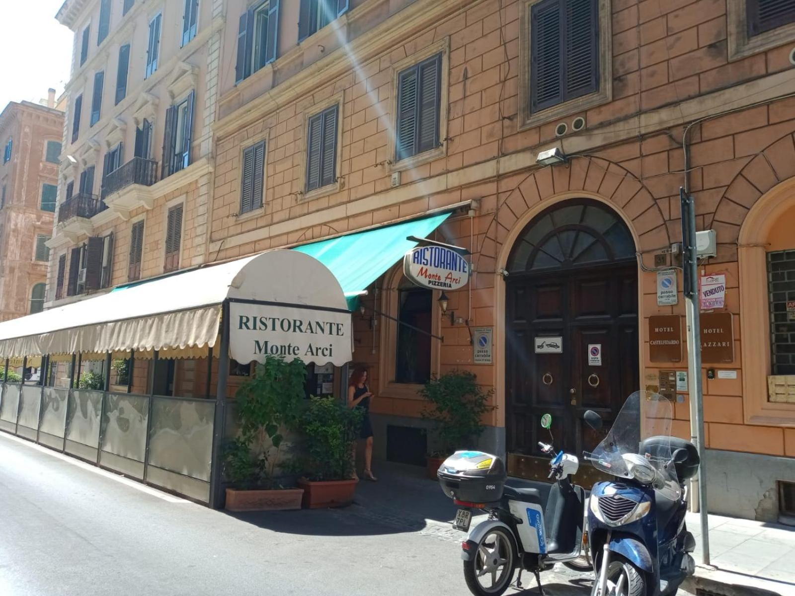 Hotel Raynova Roma Esterno foto