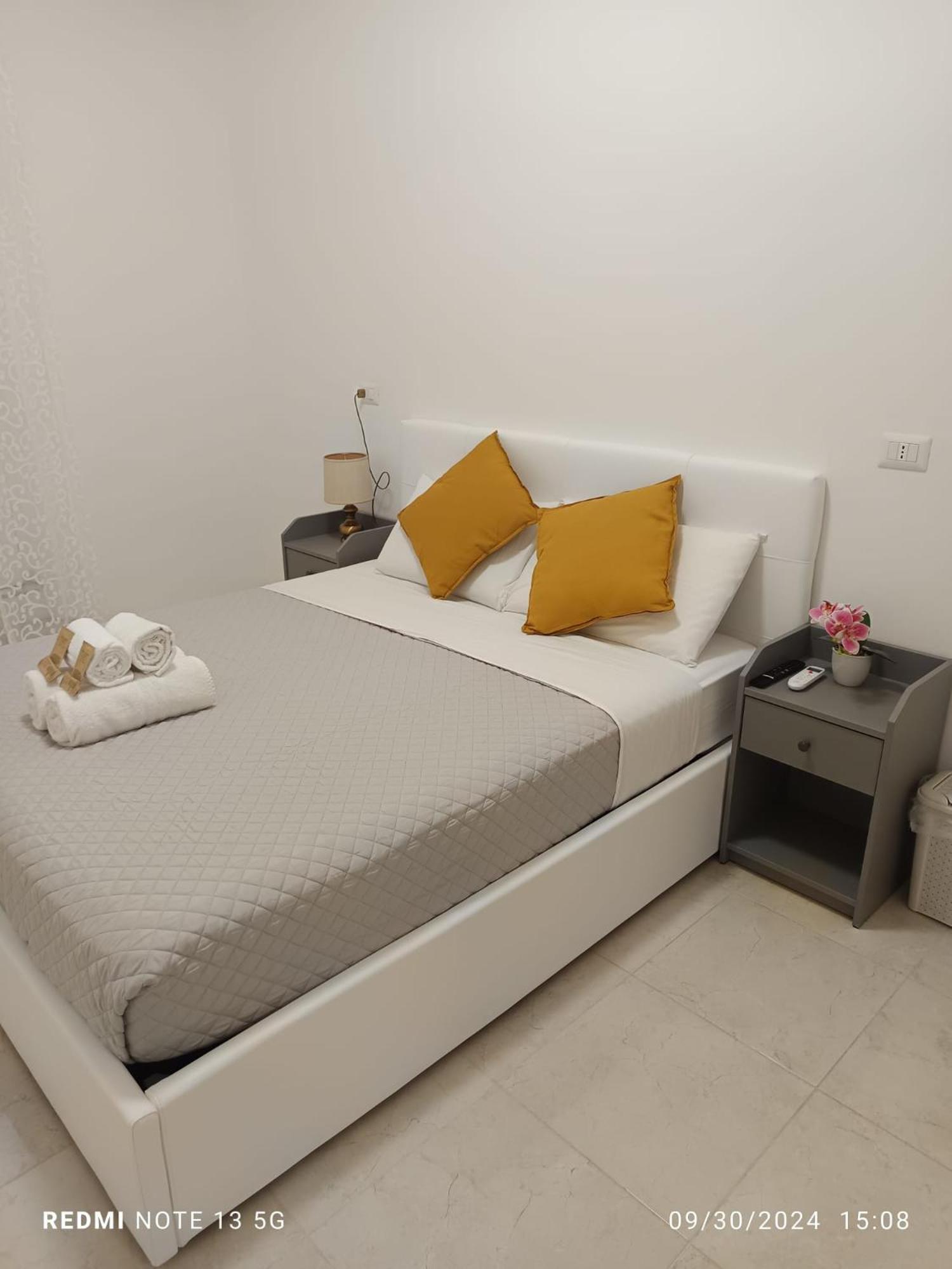 Hotel Raynova Roma Esterno foto